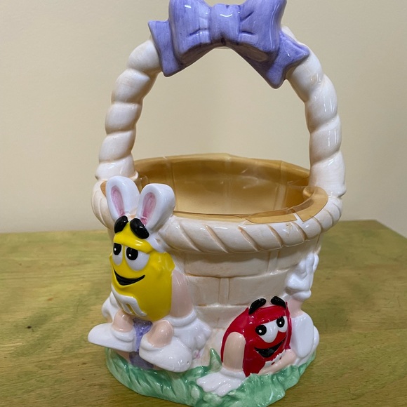 M&M’s CERAMIC BASKET - Picture 1 of 7
